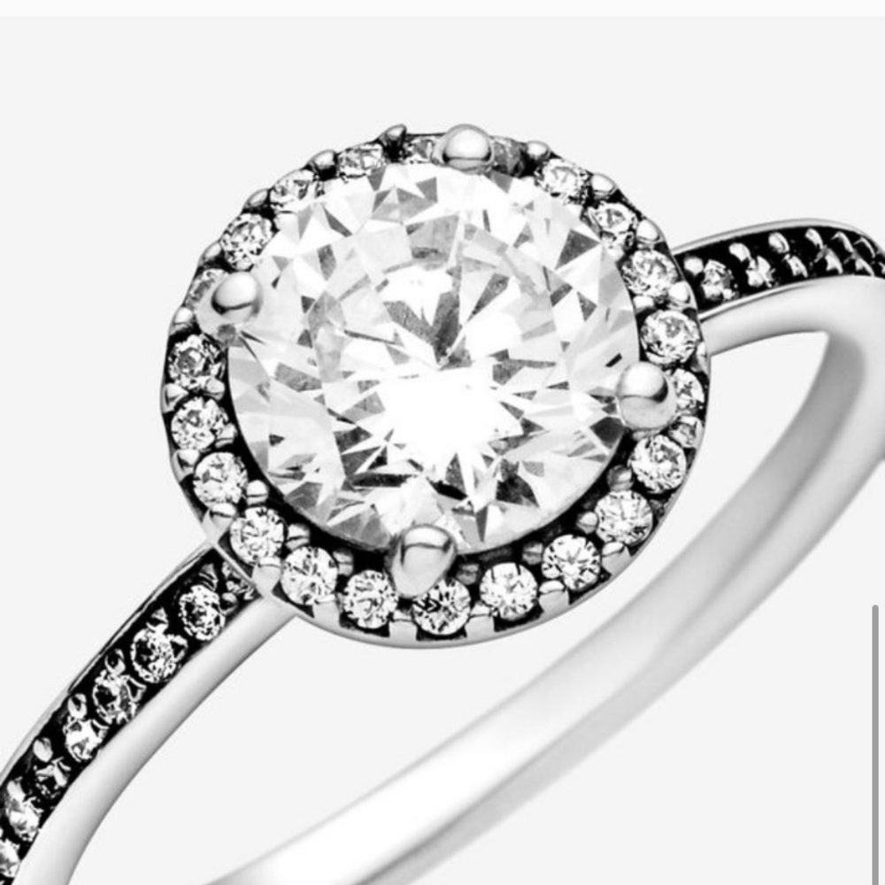 NWOT Halo round ring